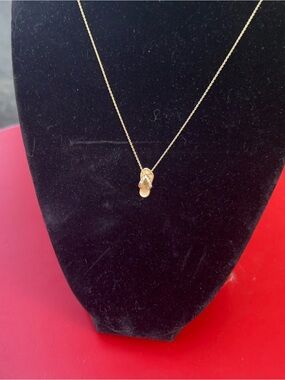 Na Hoku - Petite Hawaiian Slipper 14k Gold and Natural Diamond Pendant Necklace